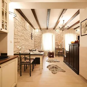 luxury-city-center-apartment-angels-rm.hotelinzadar.com/