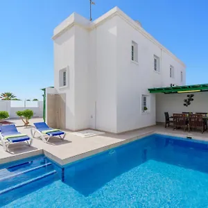 villa-togio-by-villa-plus.in-canary-islands.com/